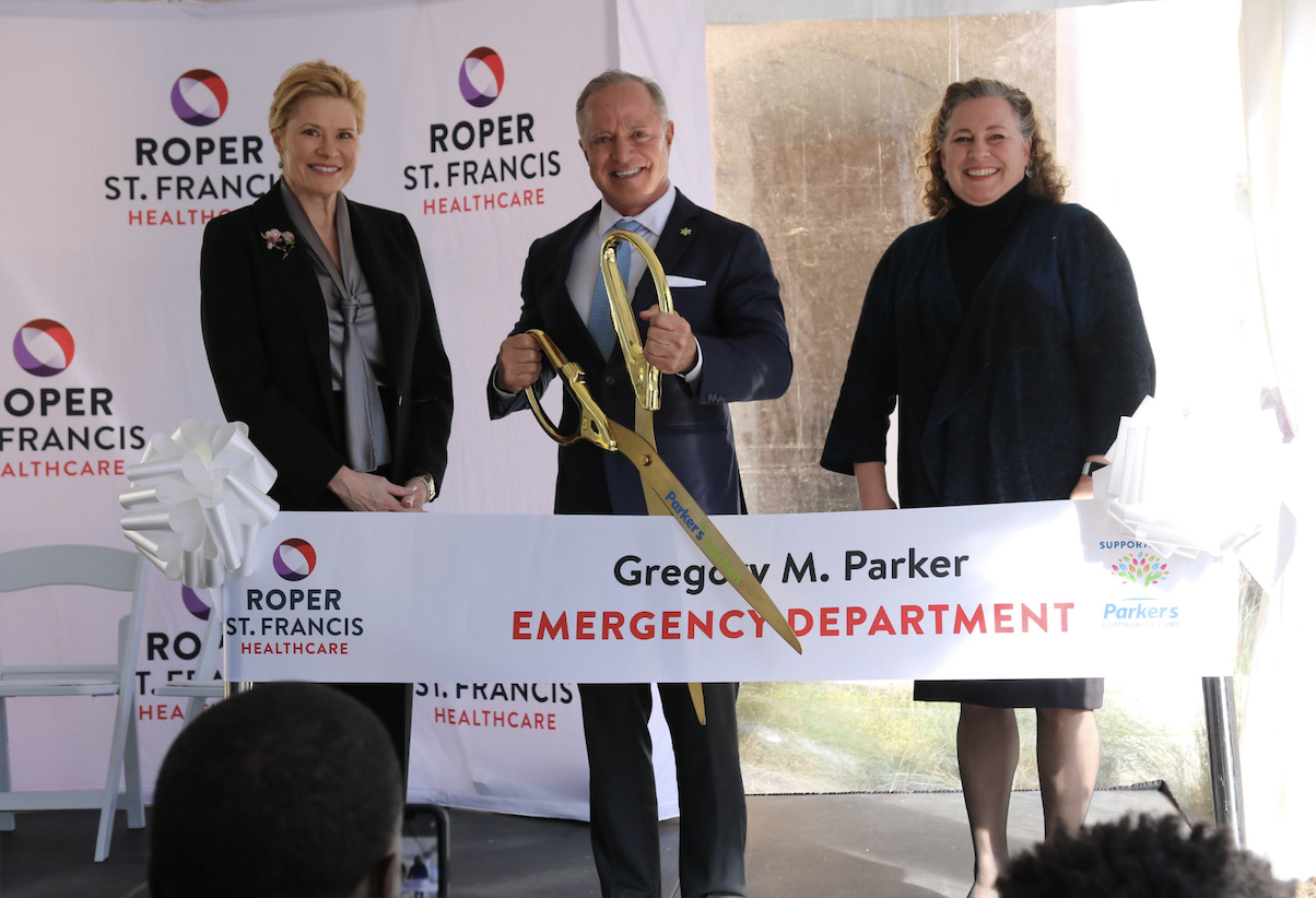 Roper St. Francis otorga reconocimiento a Gregory Parker